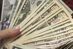Копить доллары больше не нужно: эксперт сделал прогноз по рублю